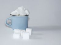 
	Țara în care se consumă cel mai mult zahăr la nivel mondial vrea să-și convingă cetățenii să consume și mai mult. Ce teorie au producătorii despre calorii și obezitate
