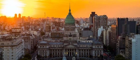 Argentina a evitat al nouălea faliment din istorie, după ce a obţinut restructurarea unor datorii în valoare de 66 de miliarde de dolari