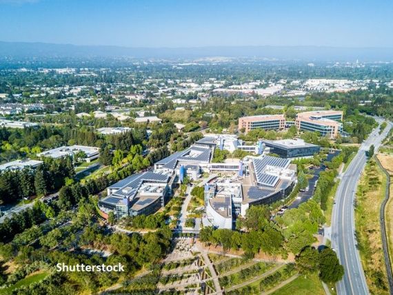 Google își construieşte propriul oraş lângă sediul din Silicon Valley, cu 1.850 de locuinţe, parcuri, restaurante și școli. Compania a permis angajaţilor să lucreze de acasă până în 2021