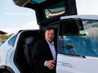 
	Tesla dă lovitura în Europa. Elon Musk anunță că vrea să se extindă pe piața europeană cu un model compact, de masă
