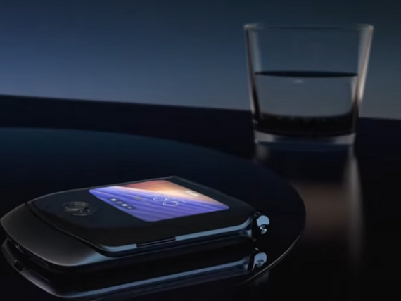 Motorola prezintă Razr 5G, al doilea smartphone pliabil al companiei