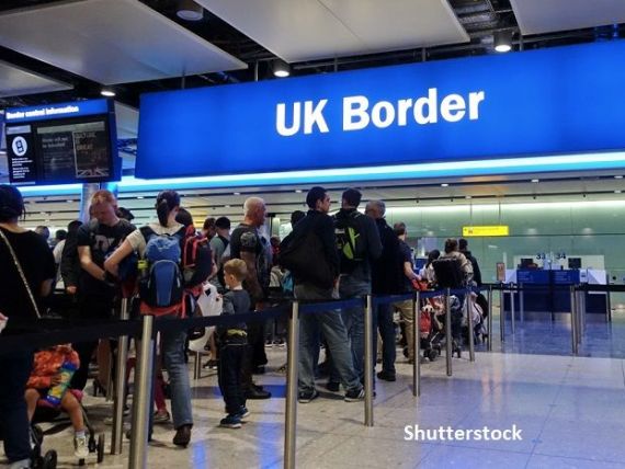 Cetăţenii UE vor putea intra în Marea Britanie doar pe baza paşaportului, din octombrie 2021