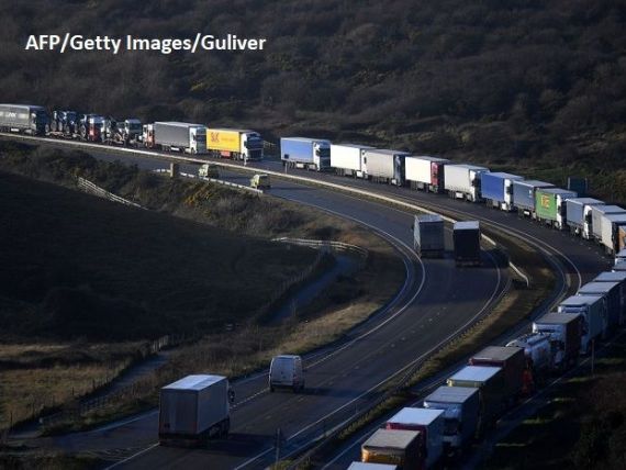 CE recomandă statelor membre să reia traficul cu Regatul Unit pentru călătoriile esenţiale . Franța a deschis granița cu Marea Britanie