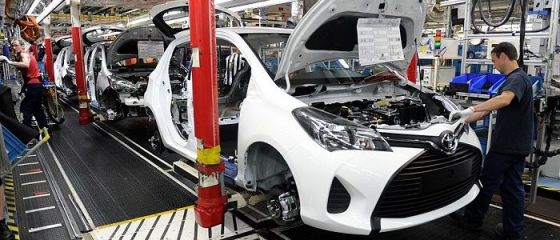 Deficitul global de cipuri începe să afecteze industria auto. Ford, Toyota şi Nissan anunță că vor reduce producţia în această lună