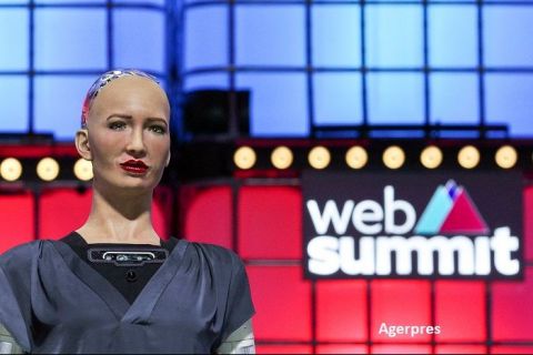 Părinții robotului umanoid Sophia vor să demareze producția în masă: Lumea COVID-19 va avea nevoie de mai multă automatizare, pentru a-i ţine pe oameni în siguranţă