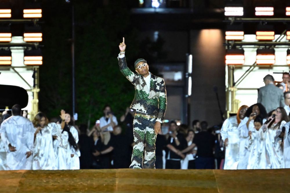 Con Rihanna y Beyoncé en la primera fila, Pharrell Williams debutó al  frente de la línea masculina de Louis Vuitton – GENTE Online