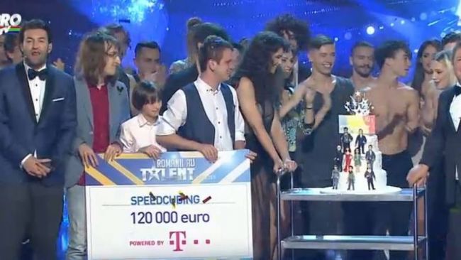 Castigatorul Romanii Au Talent 2015 Grupul Speedcubing A Castigat Premiul De 120 000 De Euro Romanii Au Talent Protv