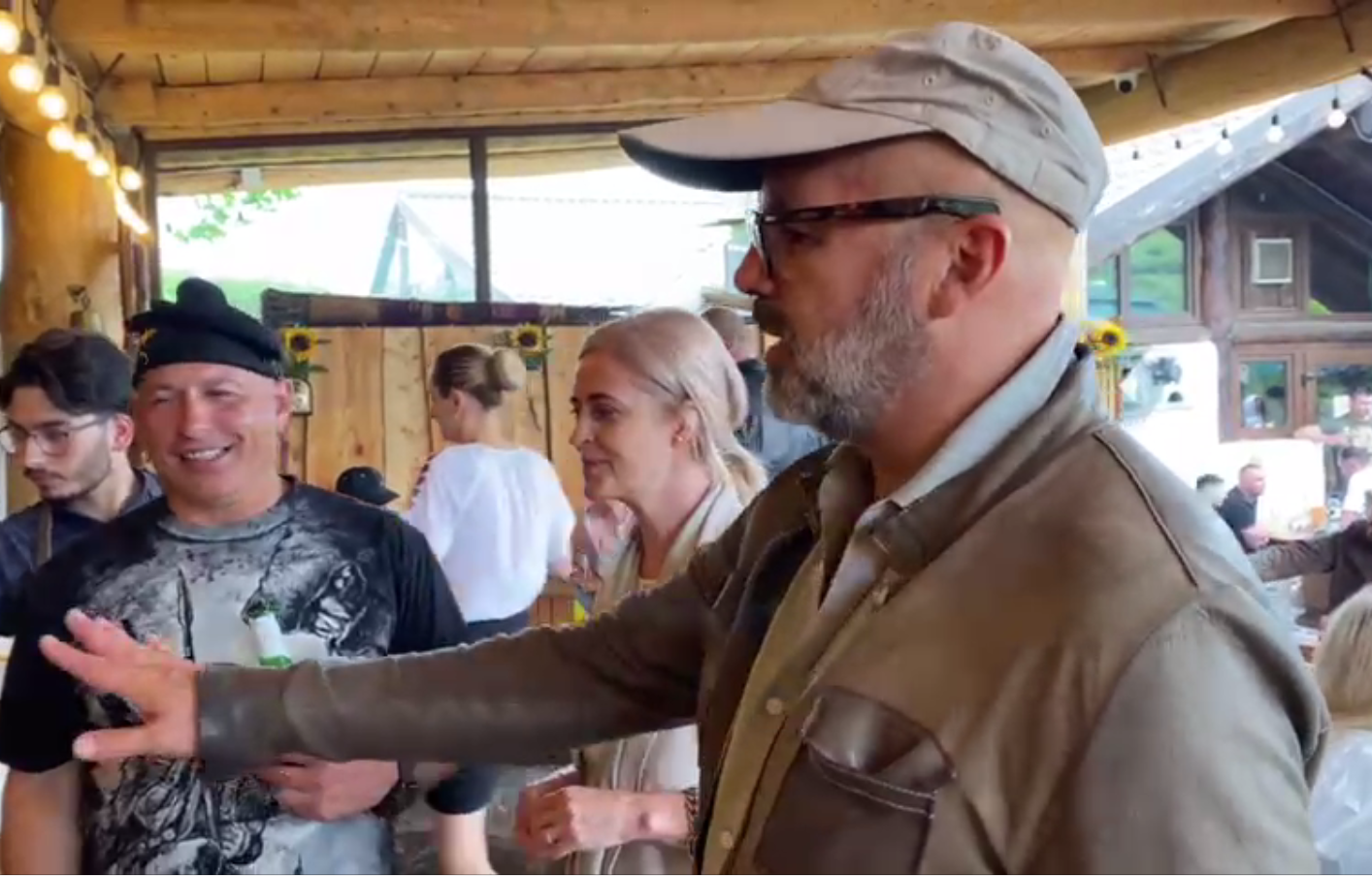 PRO TV - Actorul Billy Zane a dansat pe muzică lăutărească în România la  finalul filmărilor pentru bdquo;Rupture