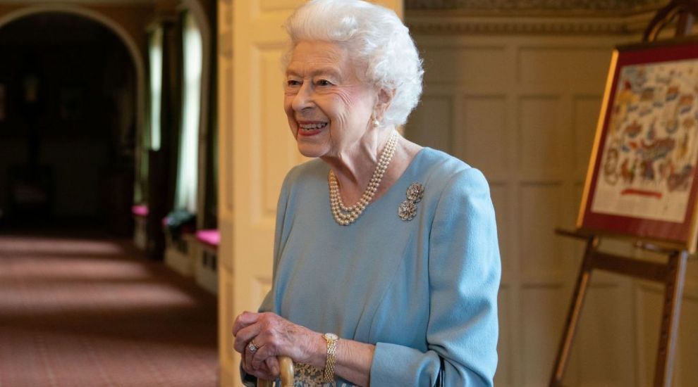 
	Regina angajează femeie de serviciu. Ce salariu oferă pentru 40 de ore de lucru pe săptămână, la Windsor Castle

