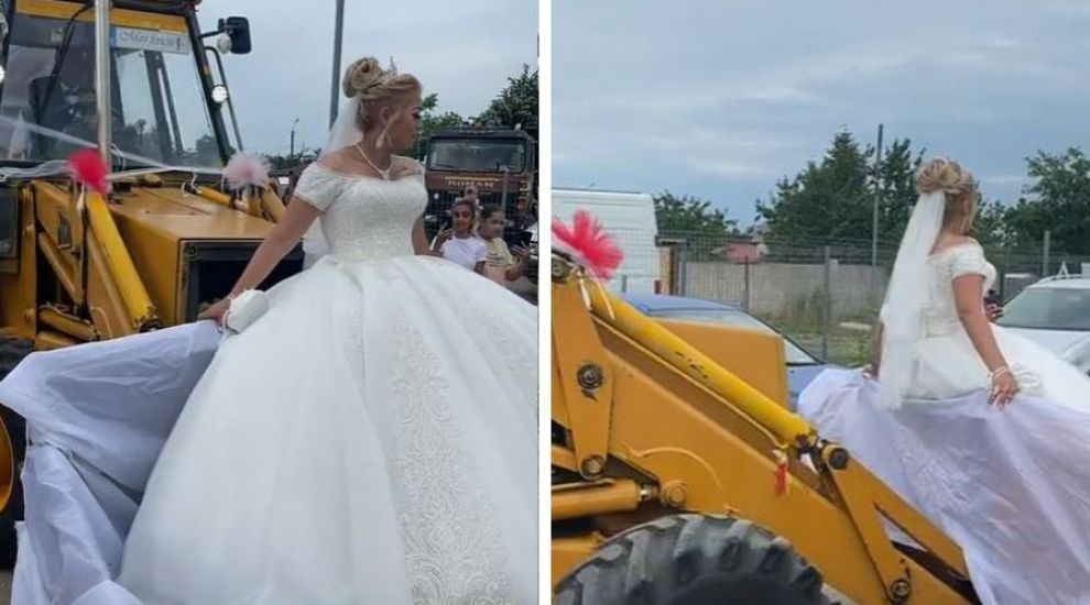 
	Imagini neașteptate de la o nuntă din România. Mireasa a fost plimbată cu buldoexcavatorul
