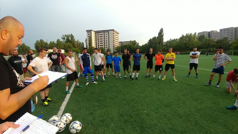 Reportaj Sport Ro Intr O Vara Intr O Seara Niste Baieti Se Adunara Cum Arata Fotbalul Adevarat Din Romania Sport Ro